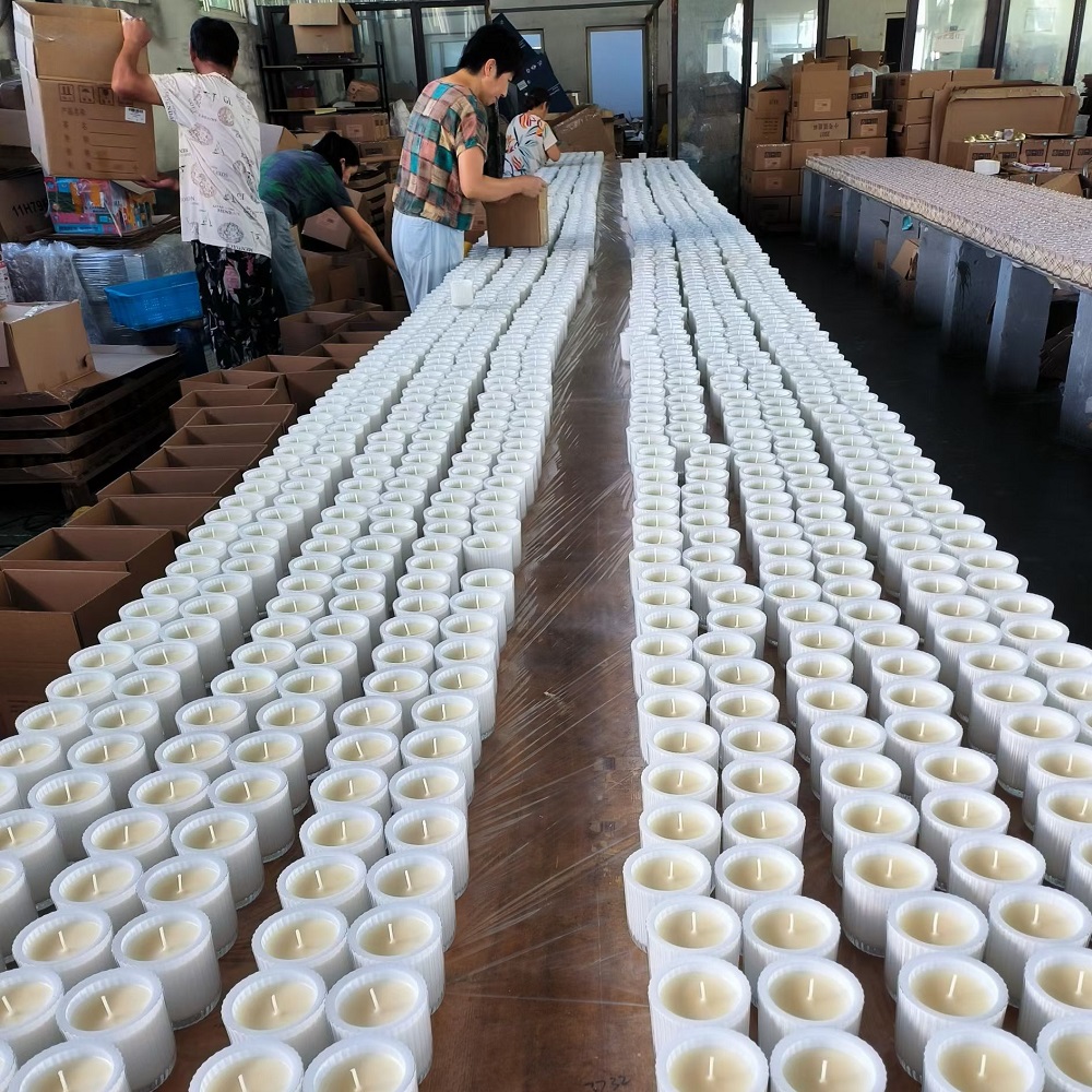 Final inspection of finished candles